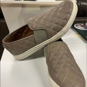 Steve Madden slip on / loafer shoes